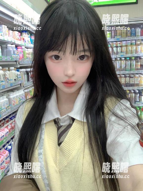 17吃瓜网 明明是17吃瓜网,官网和app的色调怎么能这样突兀,来点协调行不行?