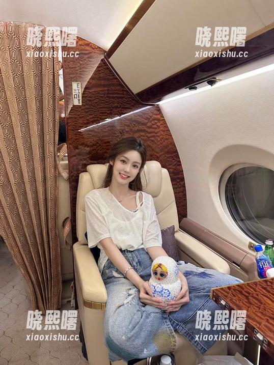 免费吃瓜网 首页新闻来了!免费吃瓜网仿佛变成了八卦时尚秀,跟着节奏走。