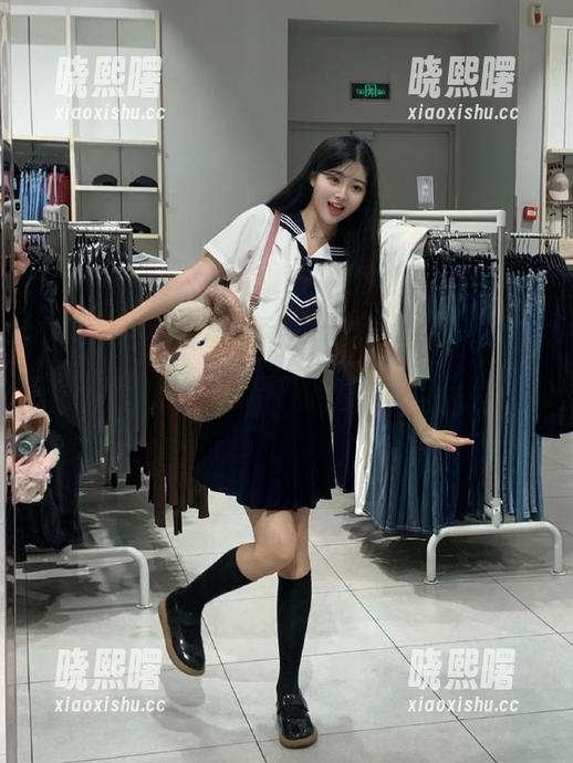 本来只想静静地看，结果“吃瓜网”网址下载后炸了我的三观！