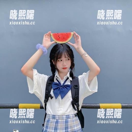 网红吃瓜 视频中网红吃瓜的“料”,仿佛挖出了个“宝藏”,难道真有人喜欢这样?