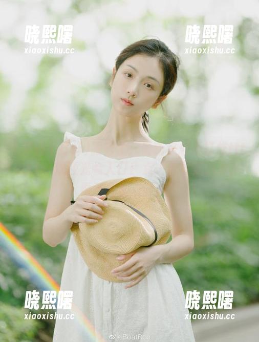 服务生：最新黑料不打烊tttzzz，欢迎光临入口！点一份霓虹八卦，要不要加点调料？