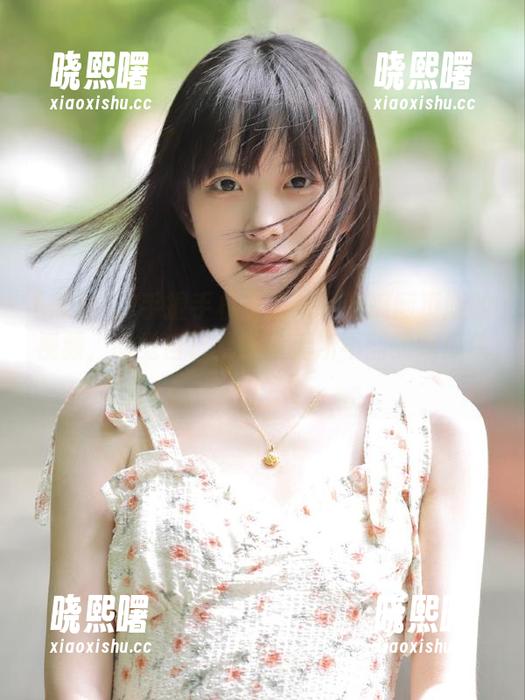 手握手机看黑料社吃瓜网页版的视频，感觉自己就像是无所不能的吃瓜侠！
