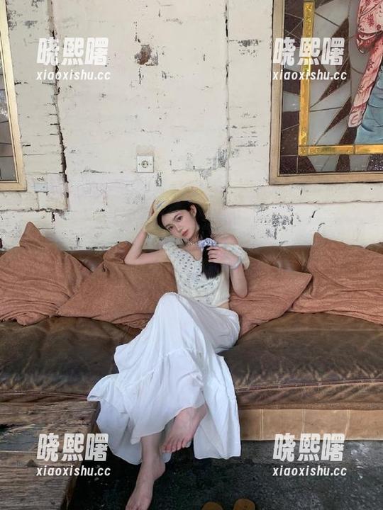 黑料网 当心!下载“黑料网”,分享让你爱上那种猫腻的香气!